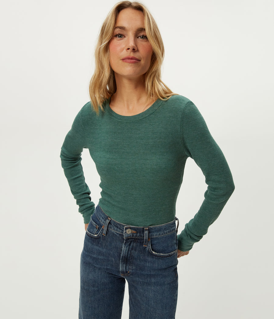 Juliet Thermal Tee in Emerald GREEN Close up View #EMERALD