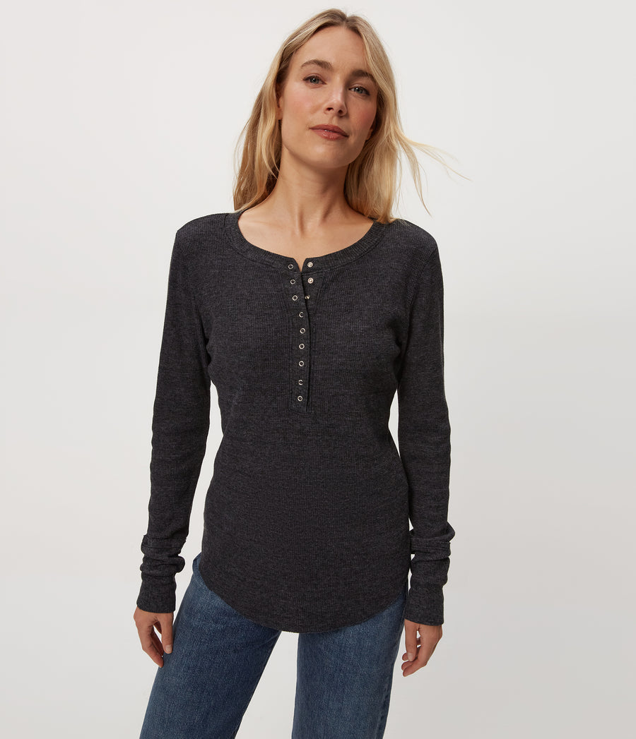 Regan Thermal Henley Tee in Charcoal Grey Close Up View #CHARCOAL