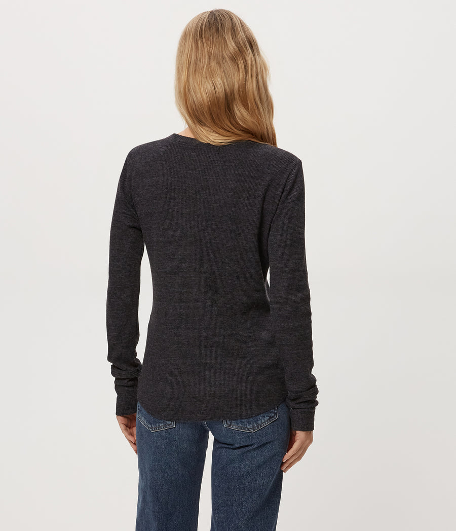 Regan Thermal Henley Tee in Charcoal Grey Close Up View #CHARCOAL