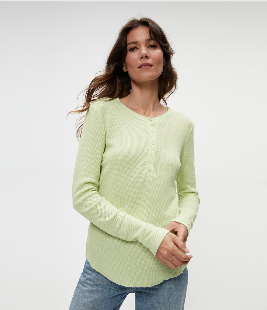 Regan Thermal Henley Tee in Dewdrop Green Close Up View #DEWDROP