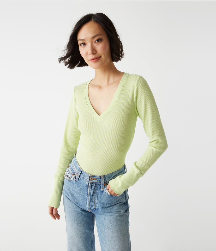 Romeo Thermal V-Neck Tee in Dewdrop Green Close Up View #DEWDROP