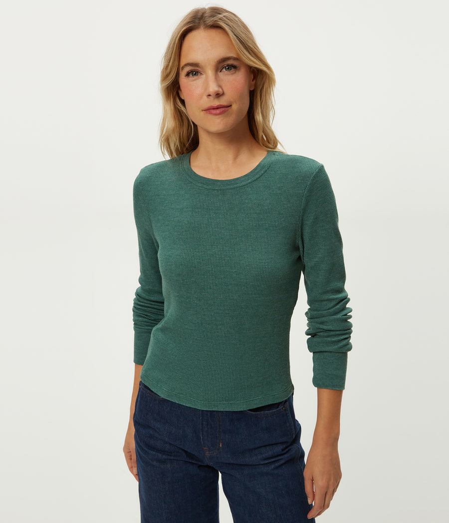 Palmer Cropped Tee in Emerald GREEN Close up View #EMERALD