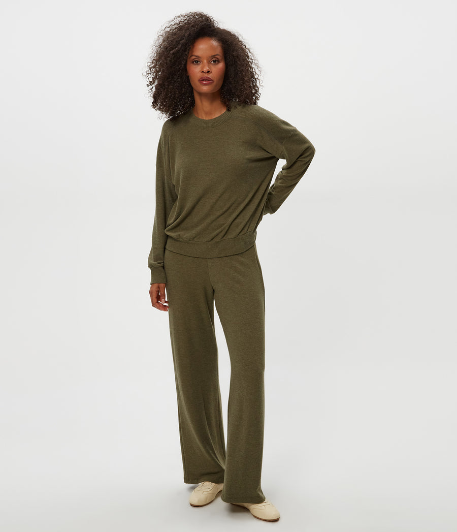 Jones Wide Leg Pant in TOPIARY GREEN  Close up View #TOPIARY