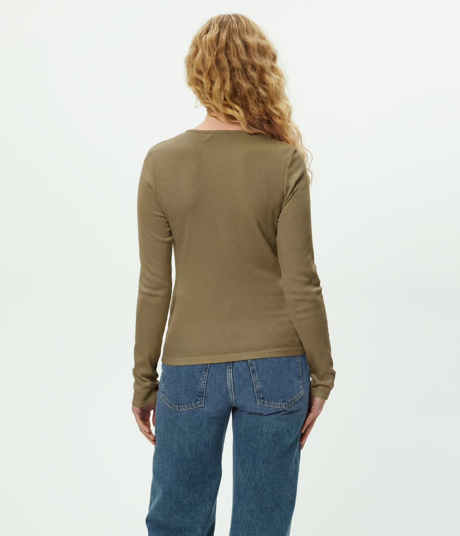 Zola Ribbed Tee in CAPER Green Close up View #CAPER
