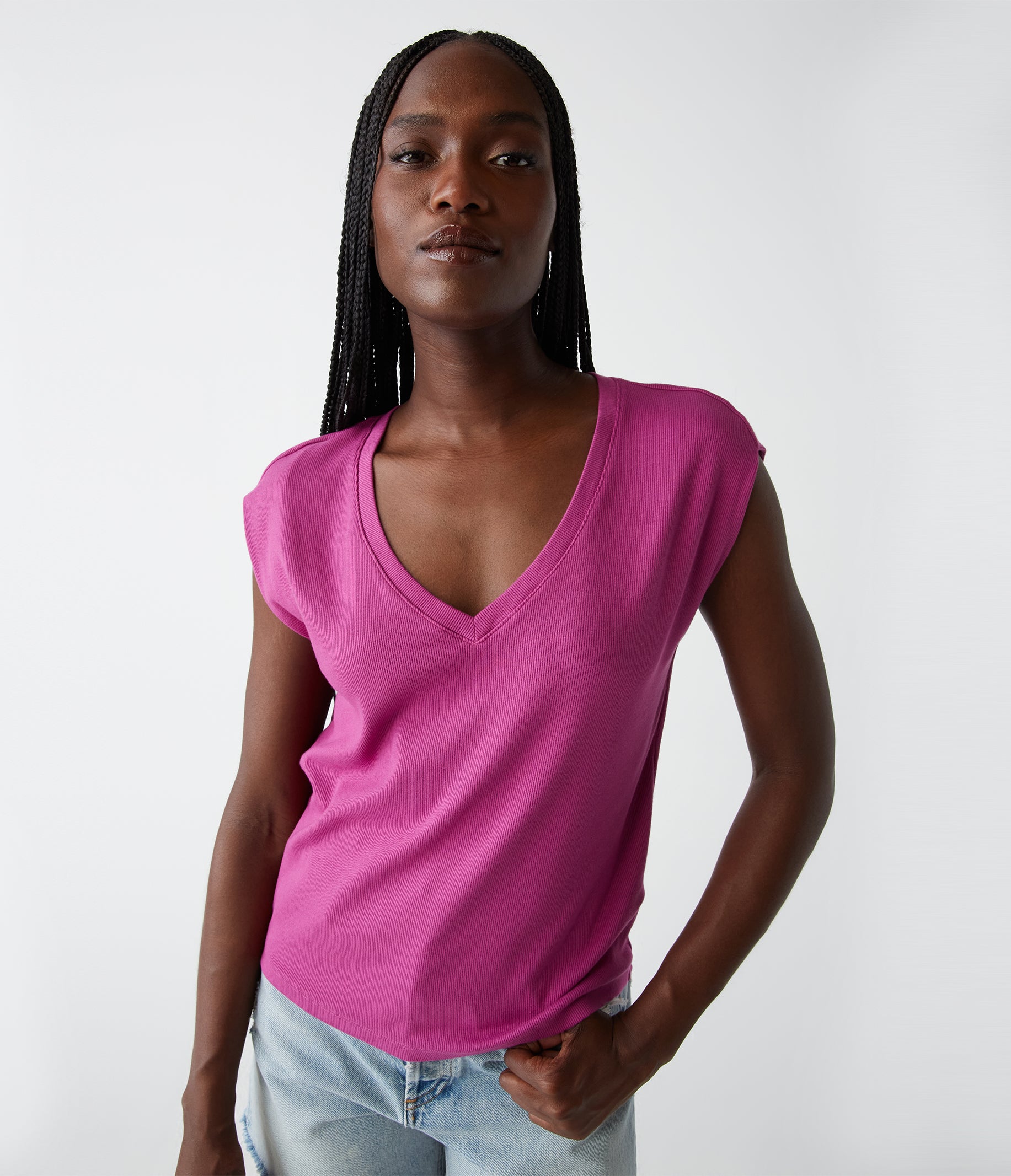 (取寄) マイケル スターズ レディース タティ V-ネック パワー ショルダー トップ Michael Stars women Tati V-Neck Power Shoulder Top Black Women's Michael Stars Tati V-Neck Power Shoulder Top | 6pm