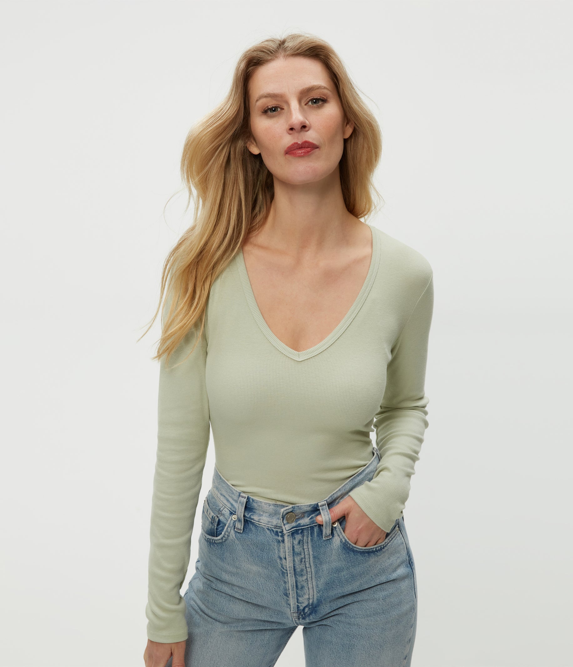 (取寄) マイケル スターズ レディース レーン V-ネック ティー Michael Stars women Lane V-Neck Tee Olive Michael Stars Women's Lane V-Neck Tee, Black at Amazon