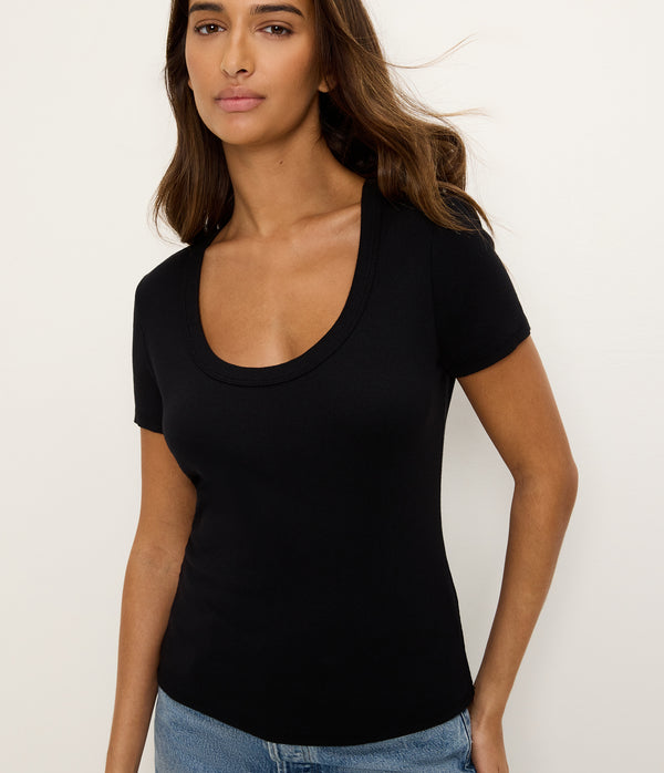 Calla Scoop Neck Tee in Black Close up View #BLACK