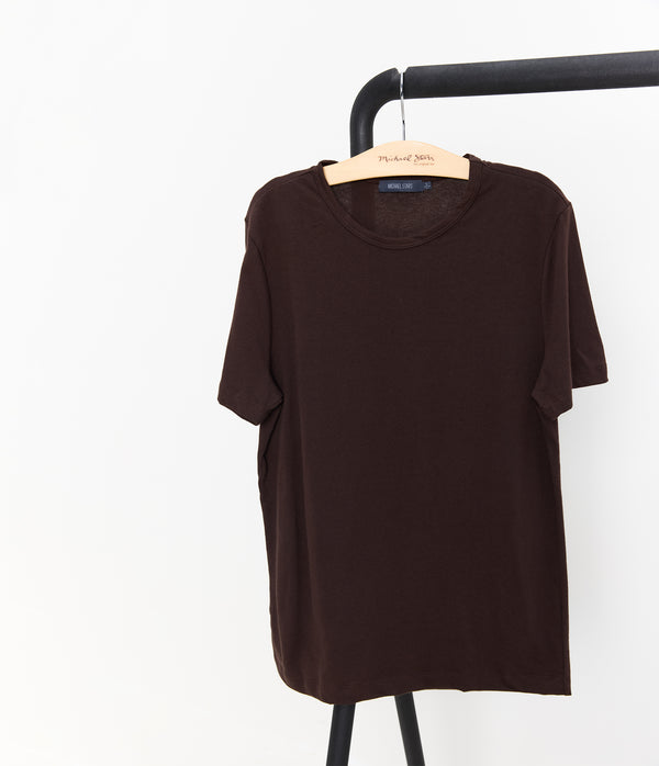 Men's Hudson Crewneck Tee in JAVA Brown Close up View #BROWN