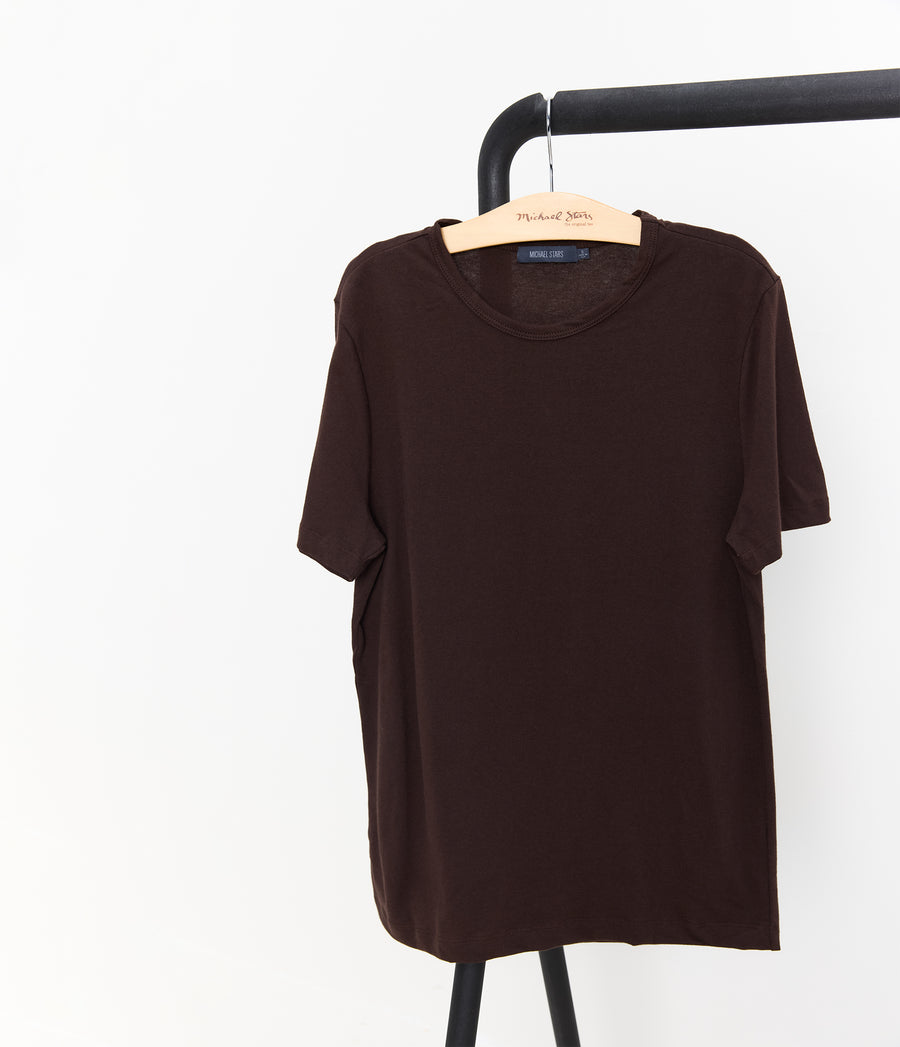 Men's Hudson Crewneck Tee in JAVA Brown Close up View #BROWN