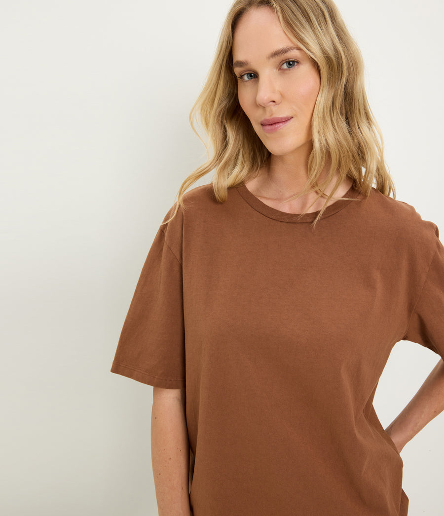 Kennedy Boyfriend Tee in BARK BROWN Close up View #BARK