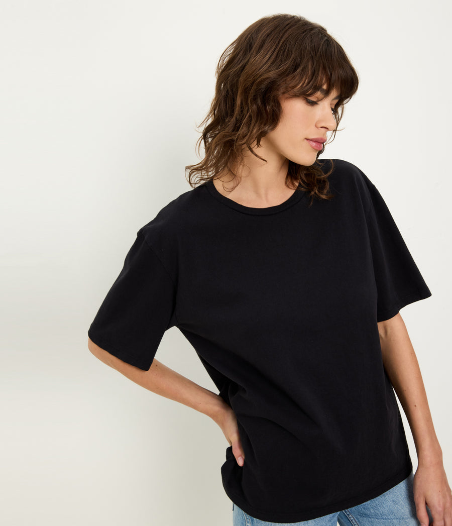 Kennedy Boyfriend Tee in Black Close up View #BLACK