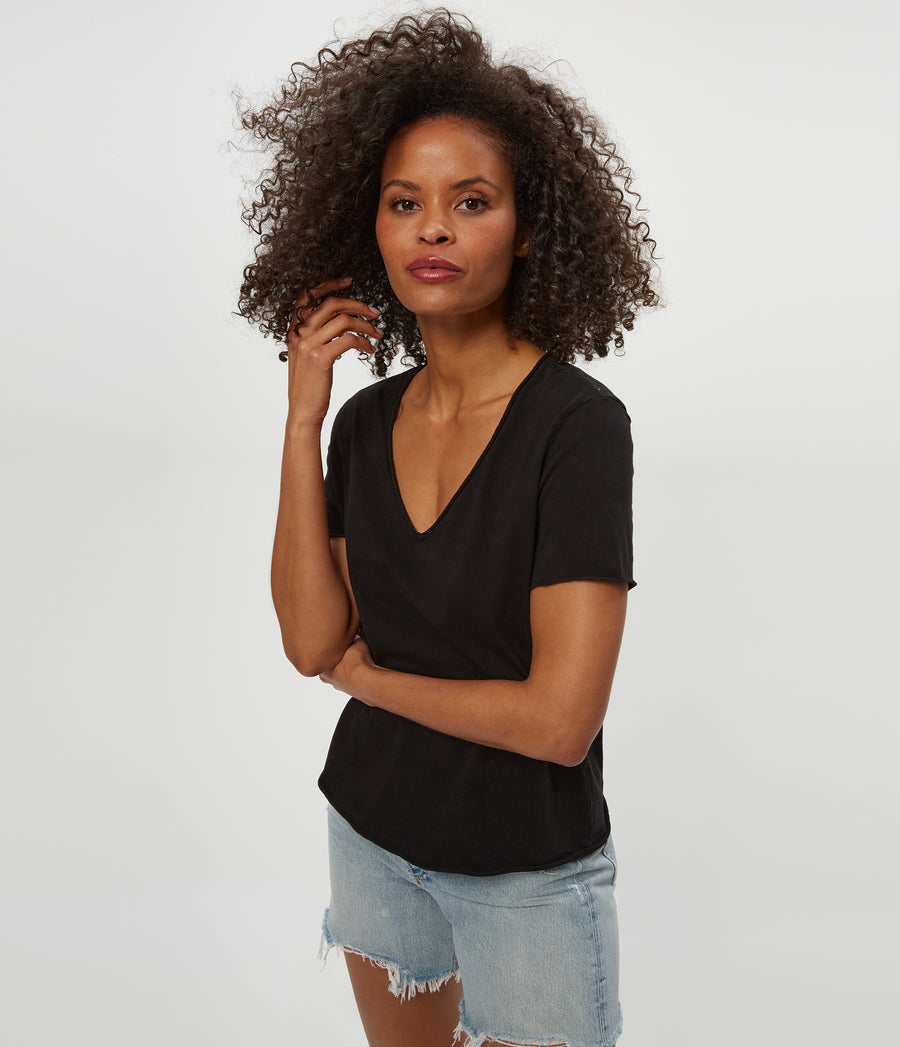VERA TEE in Black Close up View #BLACK