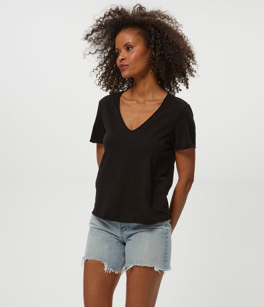 VERA TEE in Black Side View #BLACK