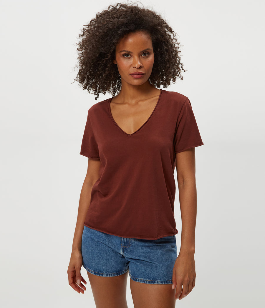 VERA TEE in ESPRESSO Brown Close Up View #ESPRESSO