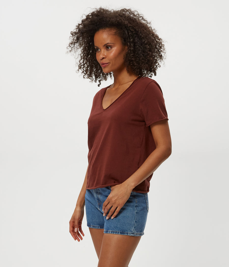 VERA TEE in ESPRESSO Brown Side View #ESPRESSO