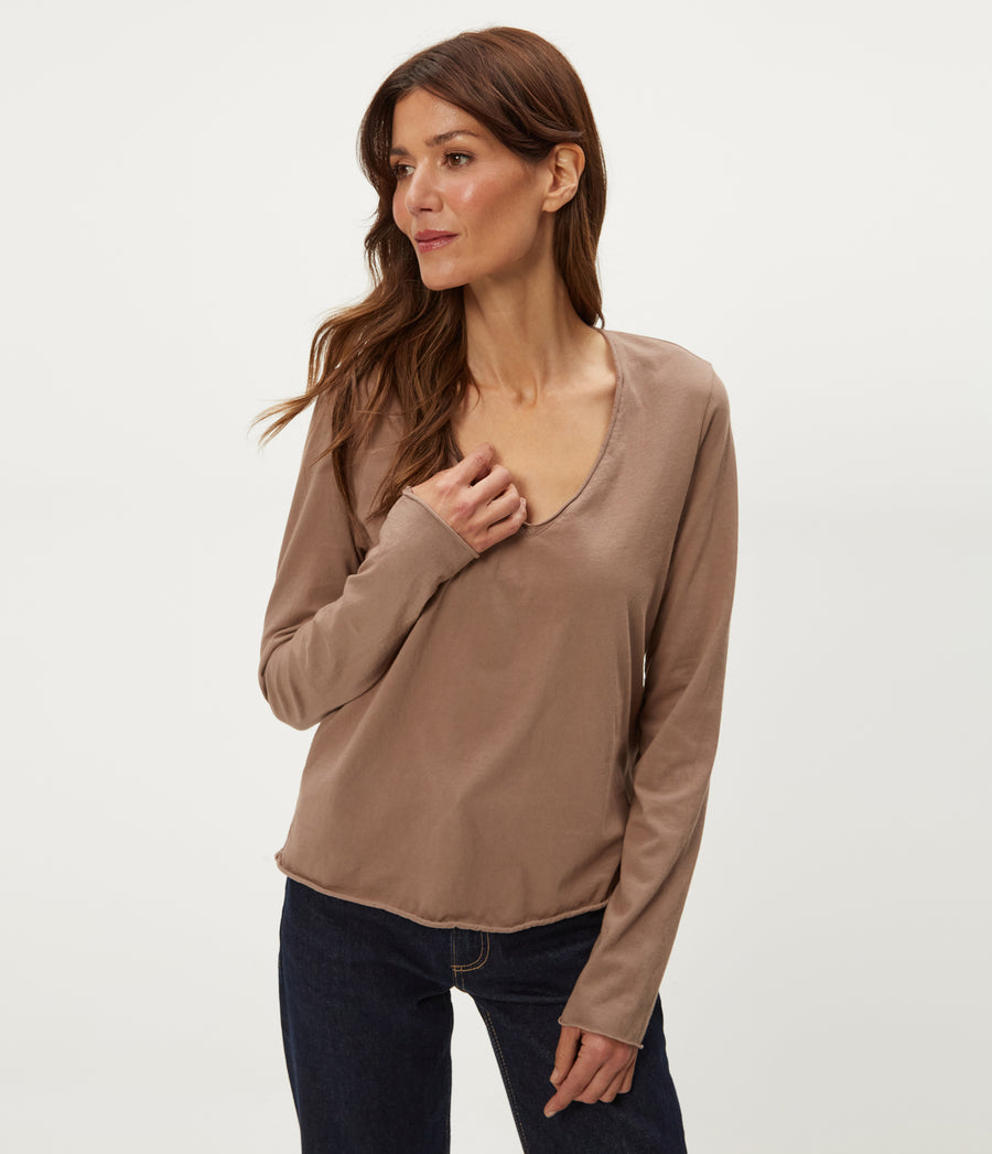 Kailee V-Neck Long Sleeve Tee in Cobblestone Brown Side View #COBBLESTONE