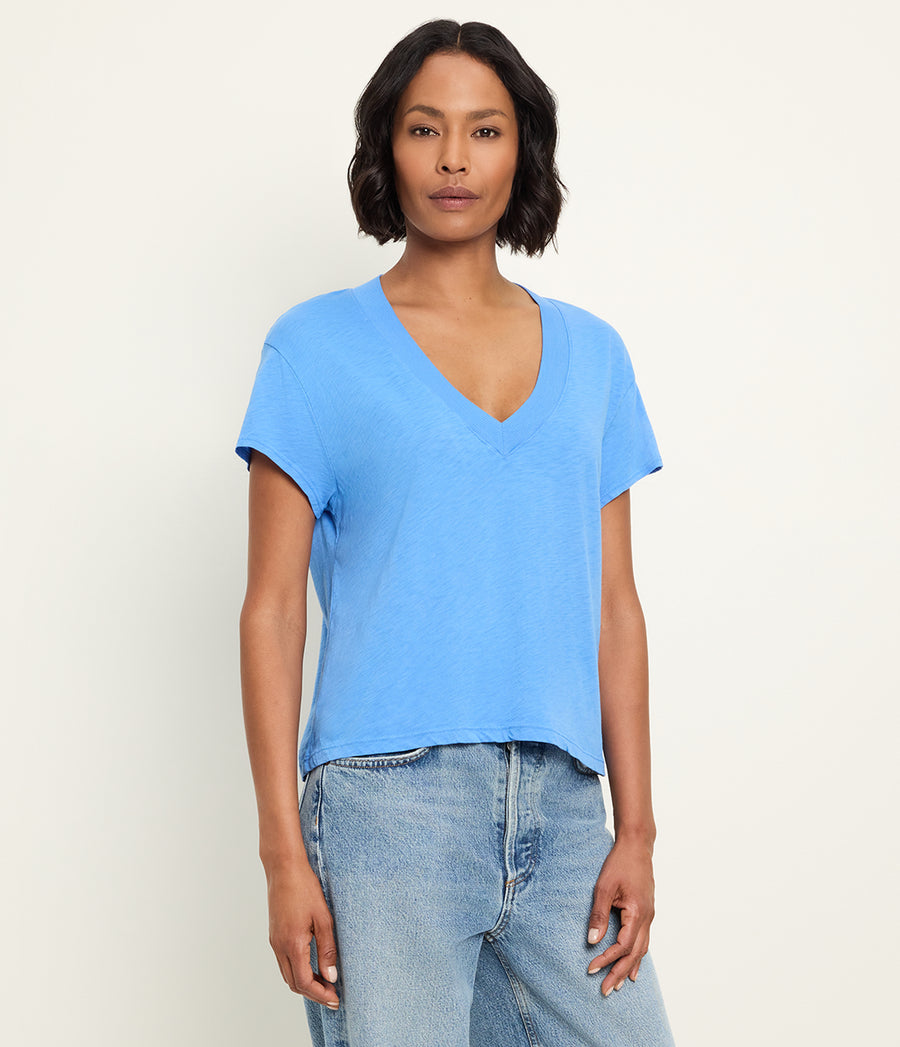Harlan Cropped V-Neck Tee in BABY BLUE Blue Side View #BLUE RIBBON