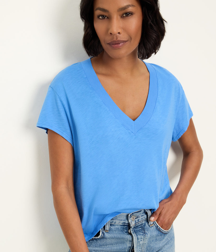 Harlan Cropped V-Neck Tee in BABY BLUE Blue Close up View #BLUE RIBBON