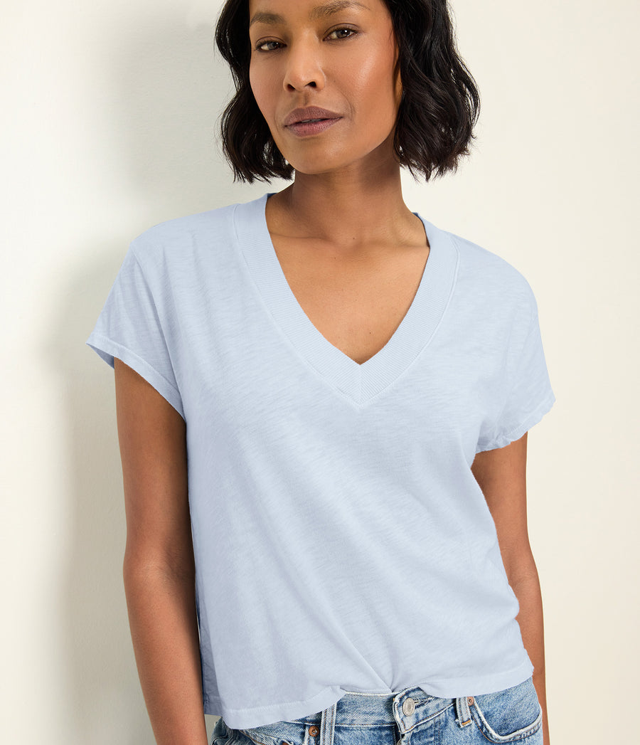 Harlan Cropped V-Neck Tee in SPLASH Blue Close up View #SPLASH