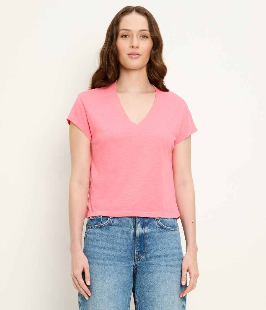 Harlan Cropped V-Neck Tee in DRAGONFRUIT Pink Side View #DRAGONFRUIT