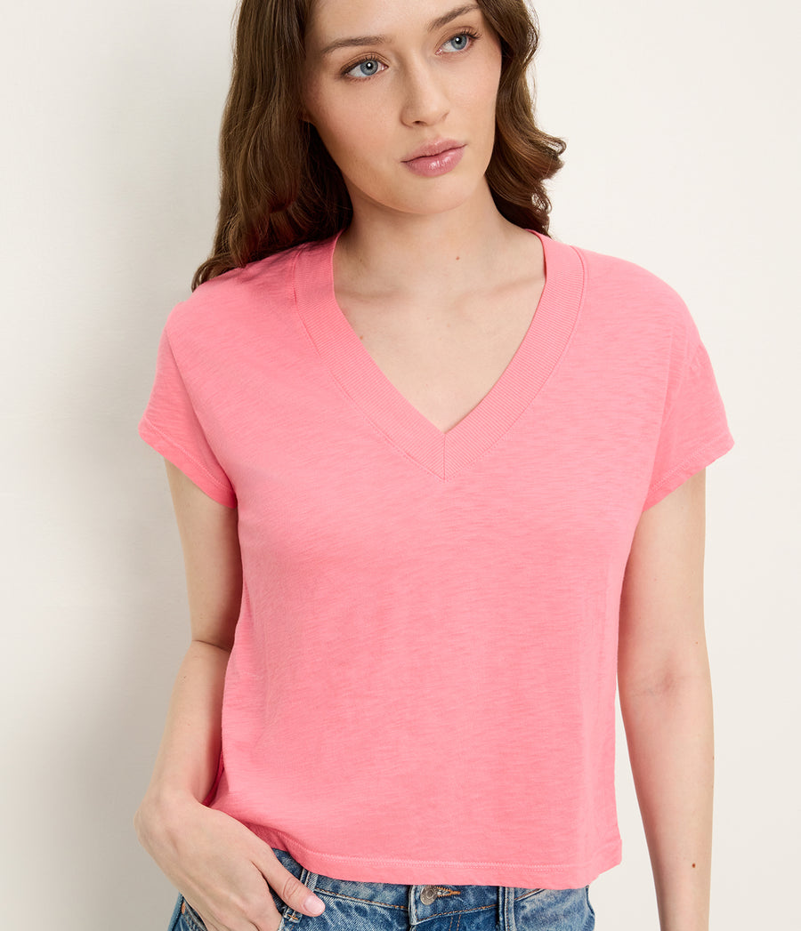 Harlan Cropped V-Neck Tee in DRAGONFRUIT Pink Close Up View#DRAGONFRUIT