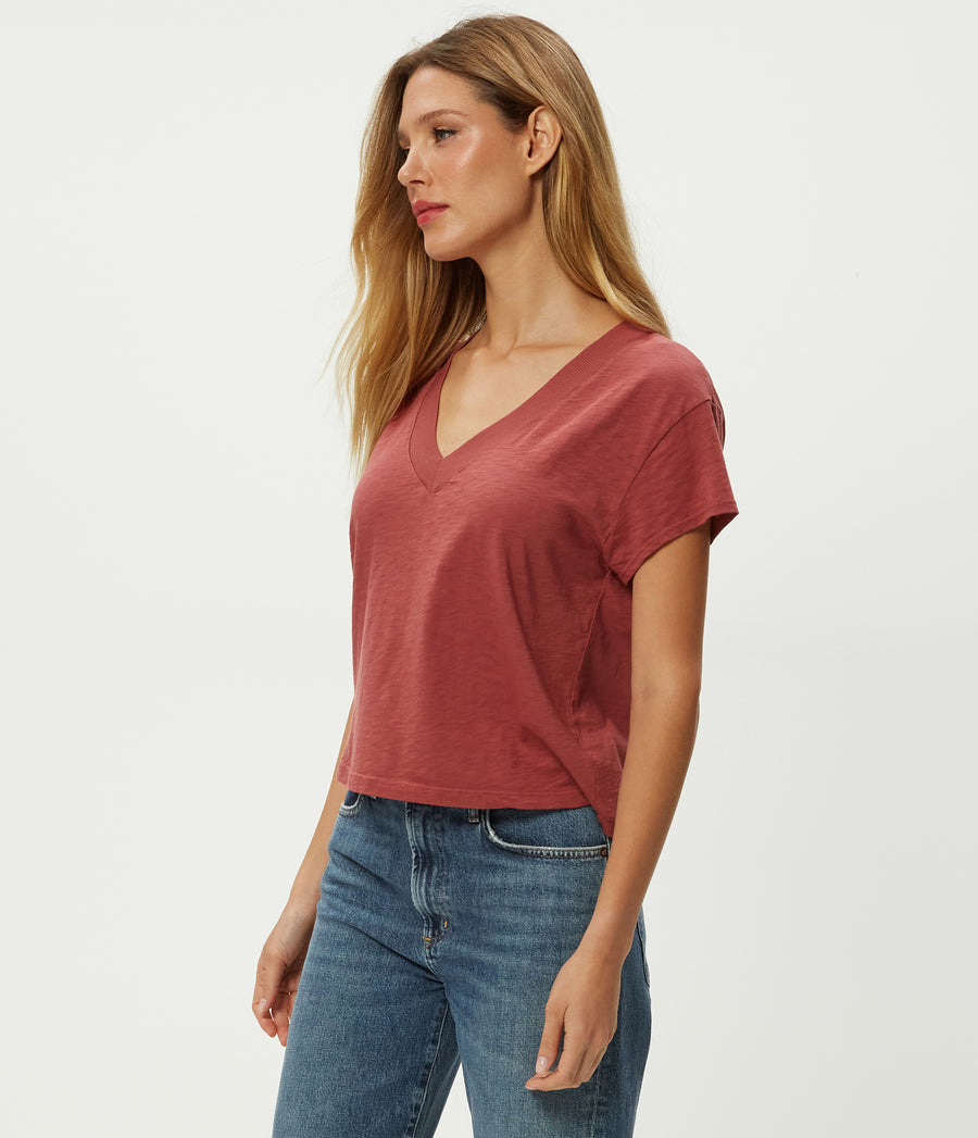 Harlan Cropped V-Neck Tee in MUSE ORANGE Combo Side View #MUSE