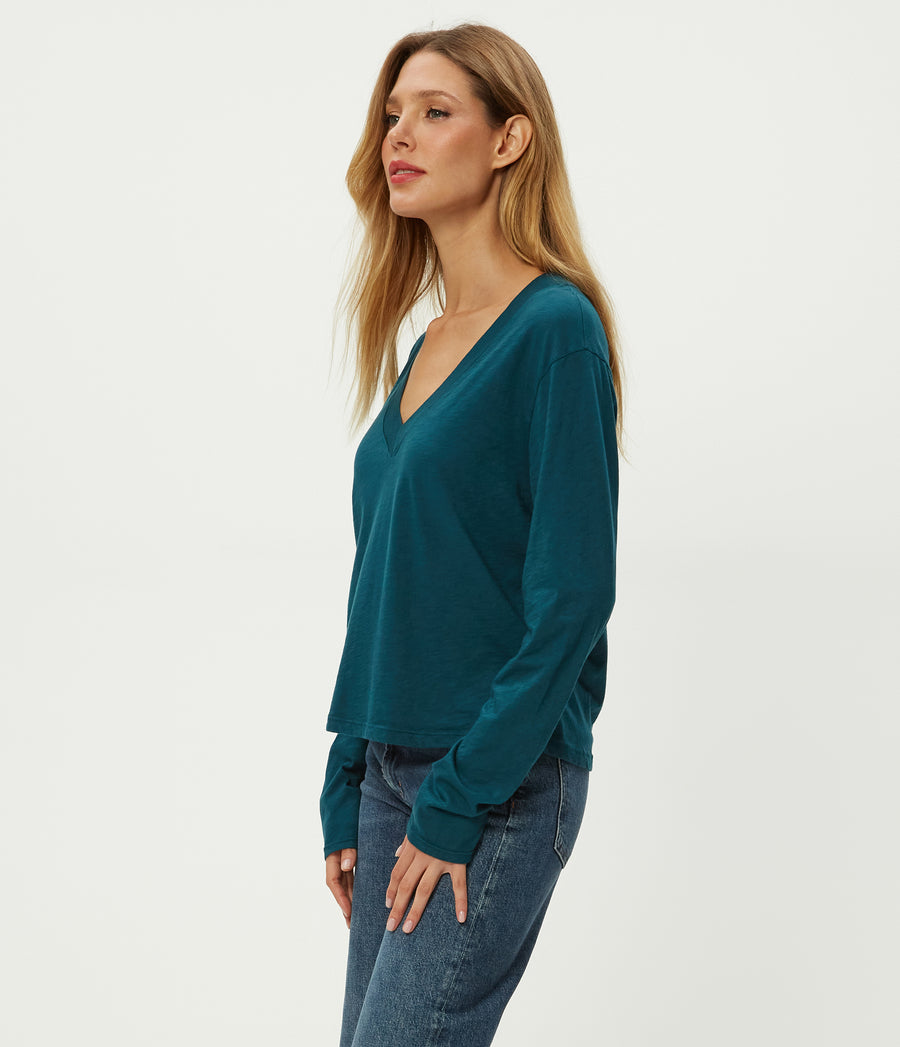 Brea Cropped V-Neck Tee in RAINFOREST BLUE Combo Side View #RAINFOREST