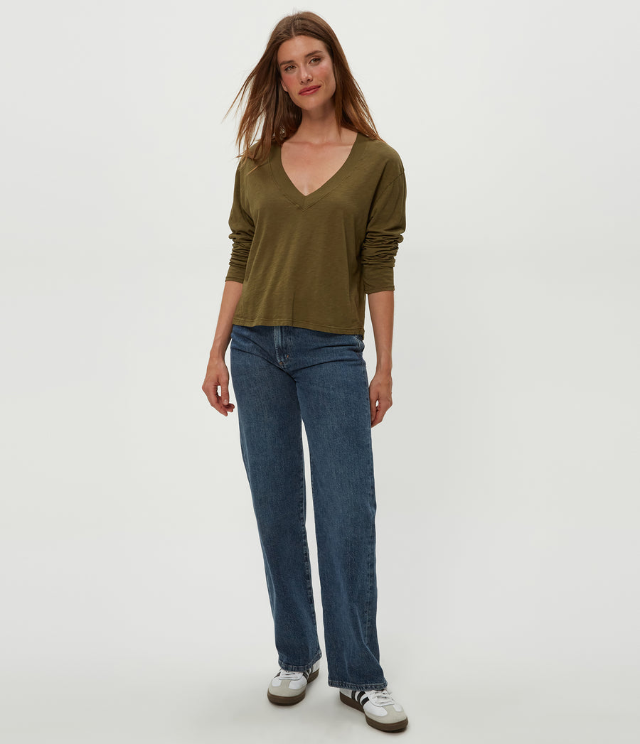 Brea Cropped V-Neck Tee in TOPIARY GREEN Full Body View #TOPIARY