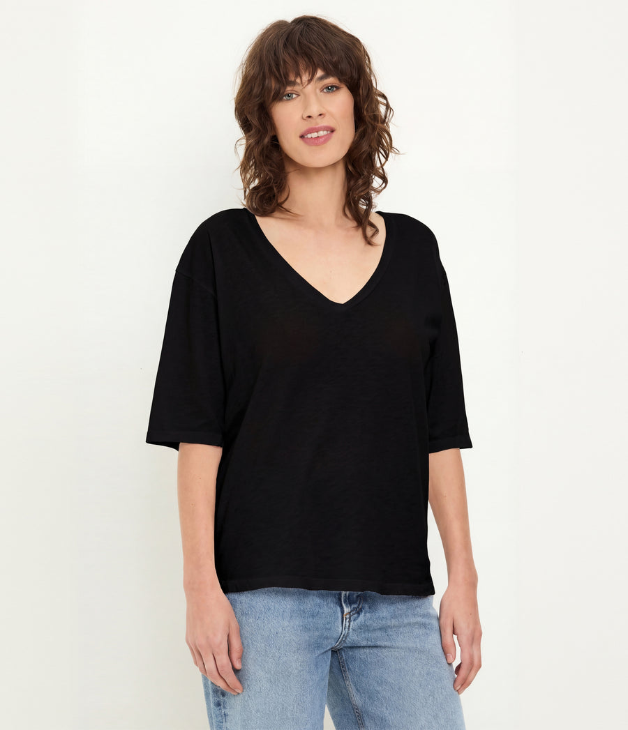 Liam V-Neck Tee in Black Side View #BLACK