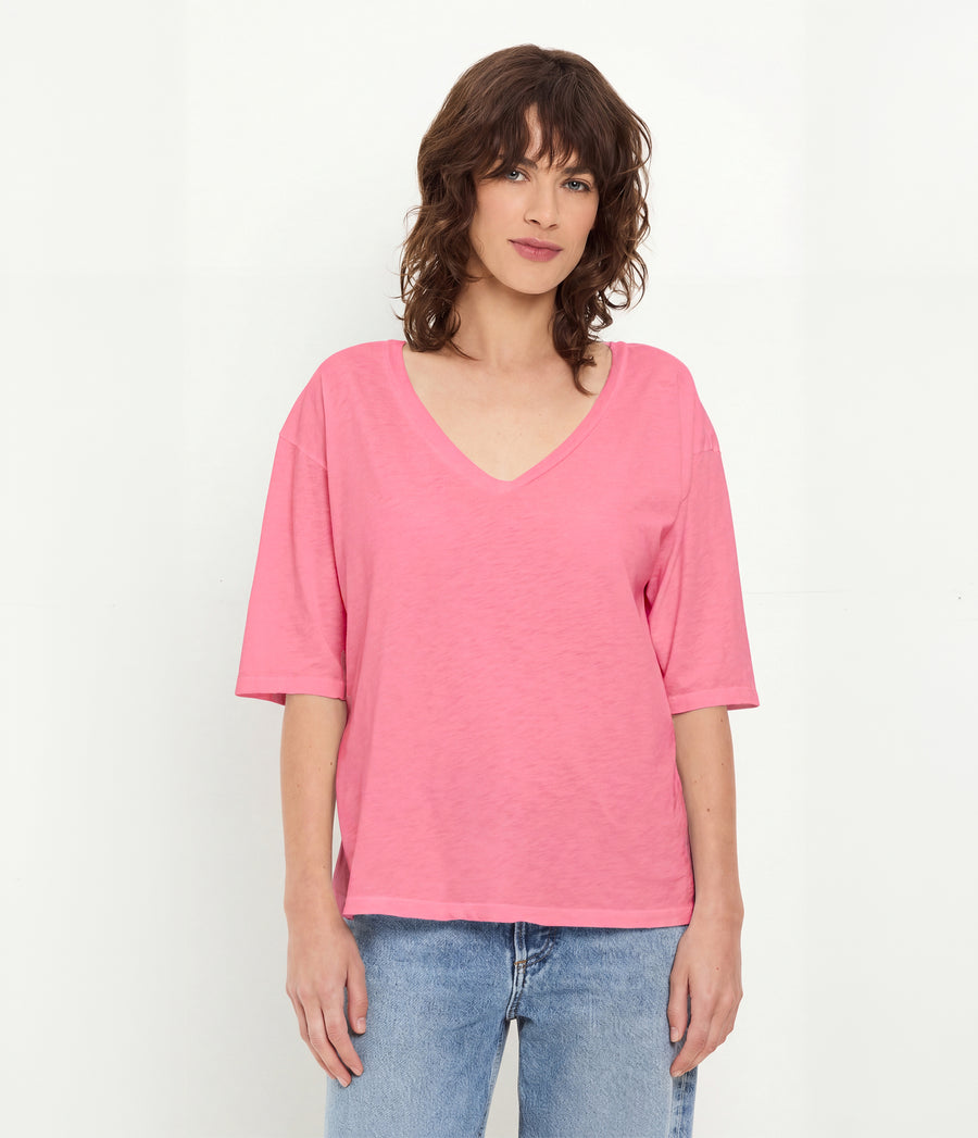 Liam V-Neck Tee in DRAGONFRUIT Pink Full Body View #DRAGONFRUIT