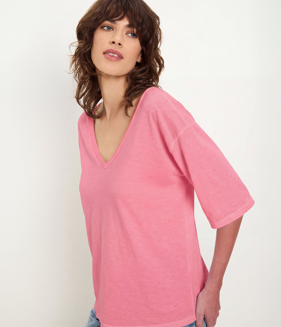 Liam V-Neck Tee in DRAGONFRUIT Pink Close Up View #DRAGONFRUIT