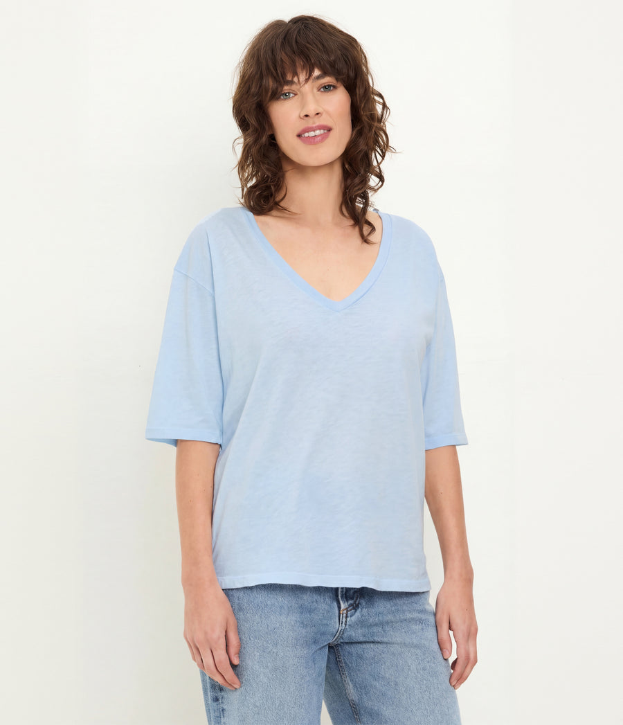 Liam V-Neck Tee in SPLASH Blue Side View #SPLASH