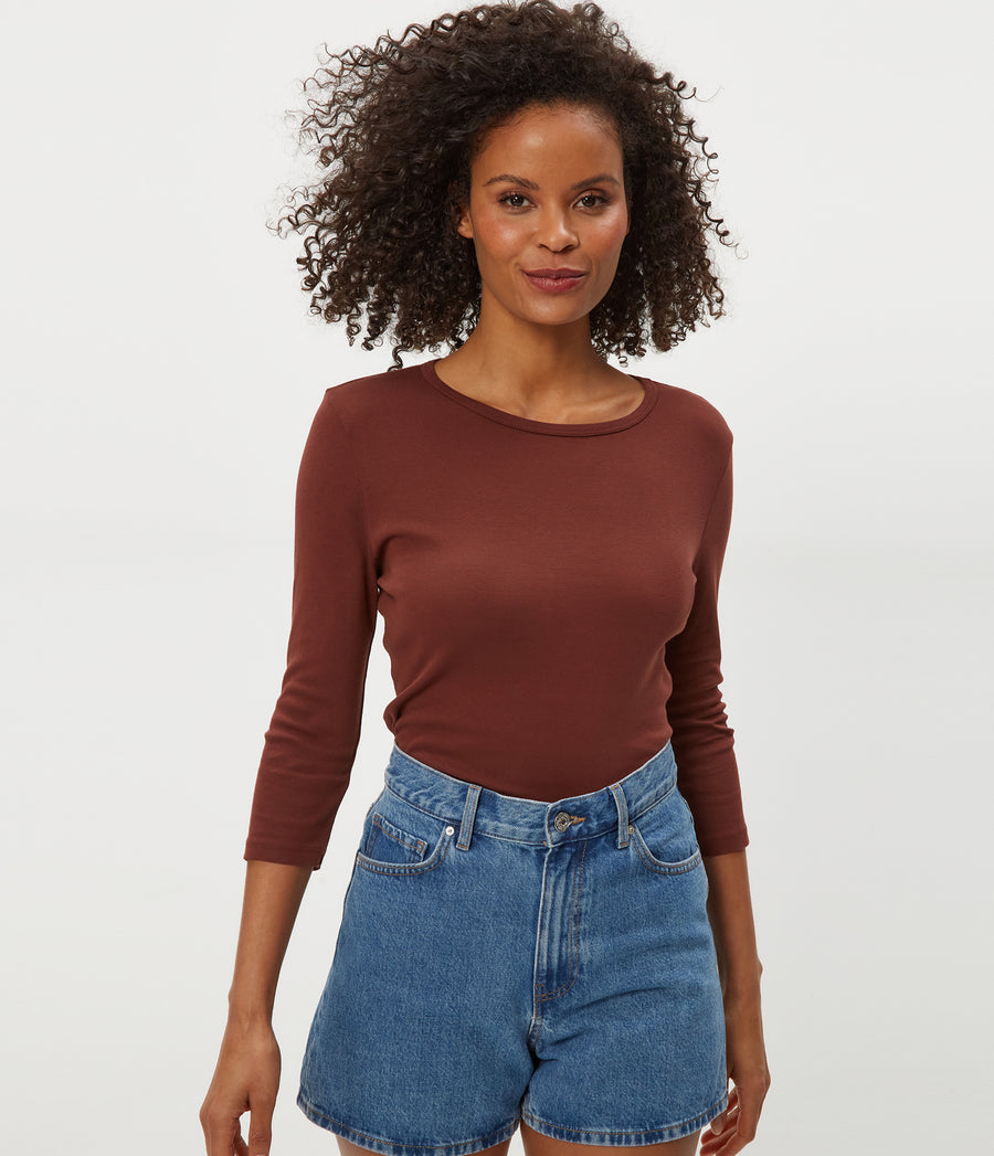 Dakota 3/4 Sleeve Tee in ESPRESSO Brown Close Up View #ESPRESSO