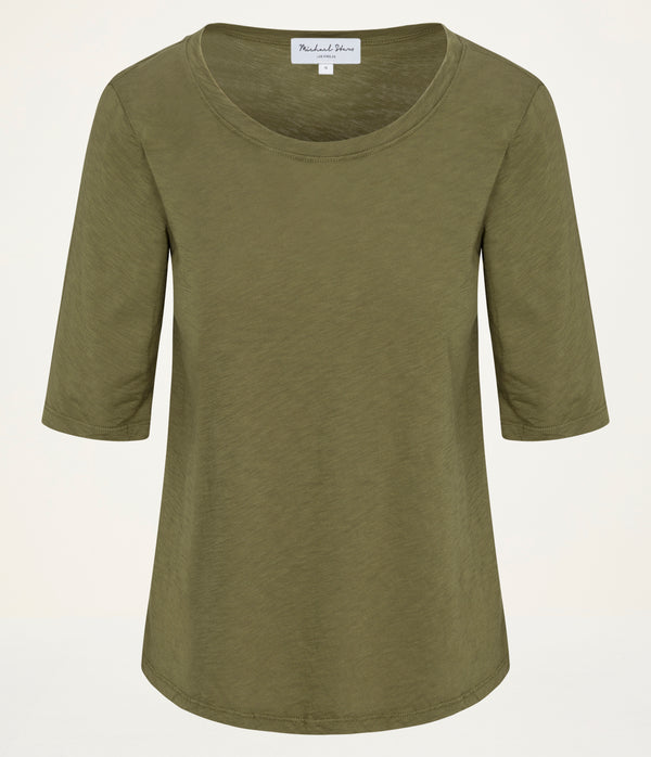 Dua Supima Tee in TOPIARY GREEN  Close up View #TOPIARY