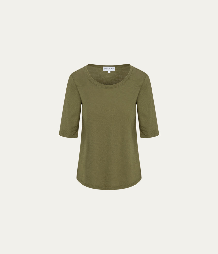 Dua Supima Tee in TOPIARY GREEN  Close up View #TOPIARY