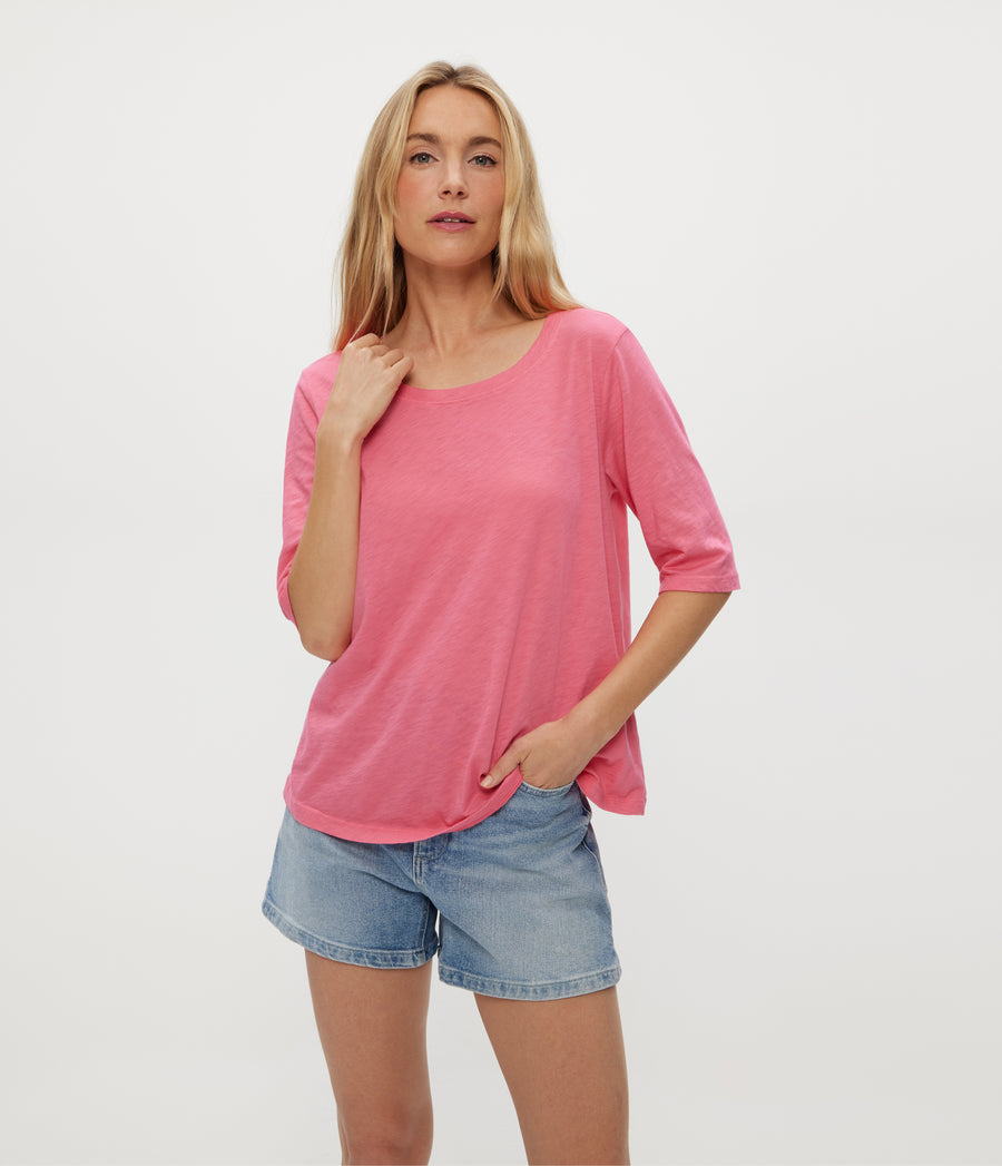 Dua Supima Tee in ZINNIA PINK Close Up View #ZINNIA
