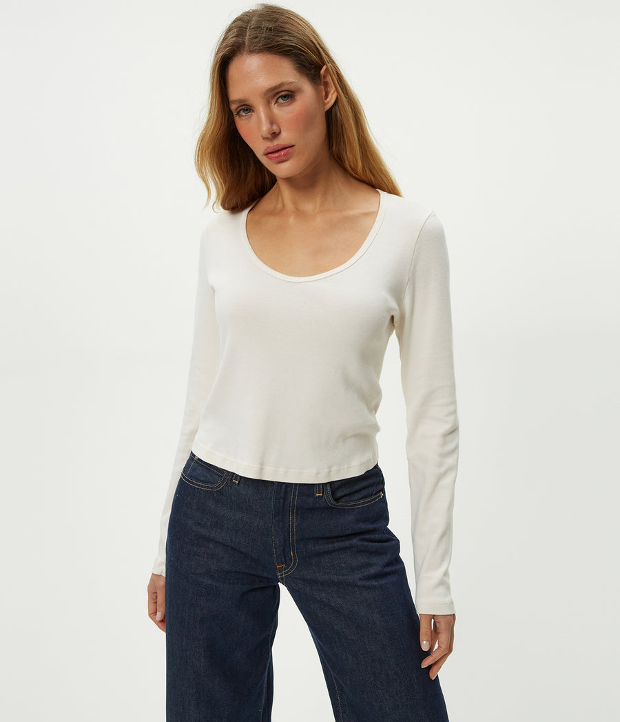 Lizzie V-Neck Long Sleeve Tee in Chalk White Close Up View #CHALK