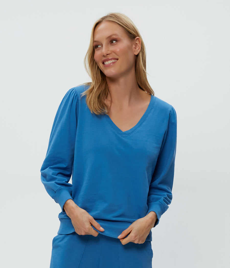 Kit V-Neck Sweatshirt in Ocean Blue Close Up View #OCEAN