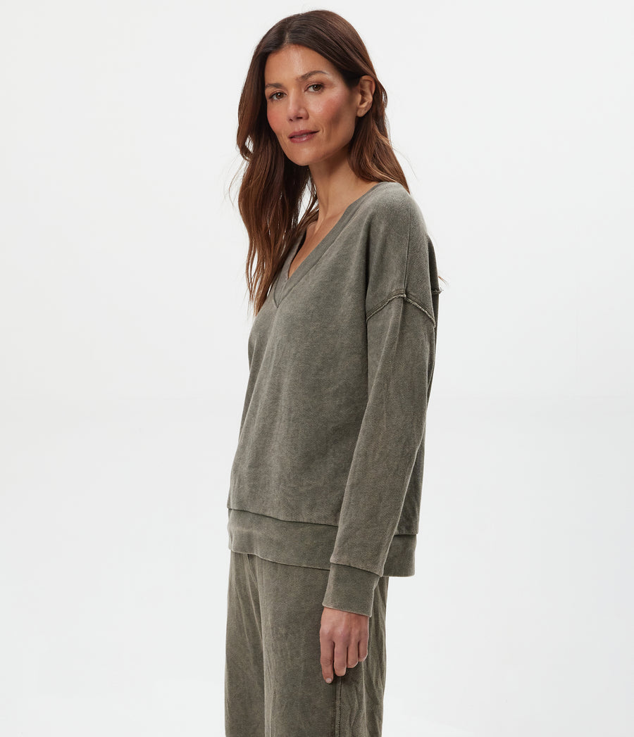 Tibby V-Neck Sweatshirt in CAPER  Green Side Vie w#CAPER