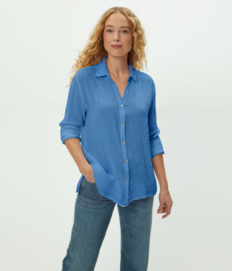 Leo Gauze Button Down Shirt in BABY BLUE Blue Close up View #BLUE RIBBON
