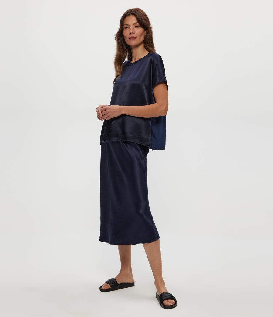 FLOW TEE in Nocturnal Blue Full Body View #NOCTURNAL