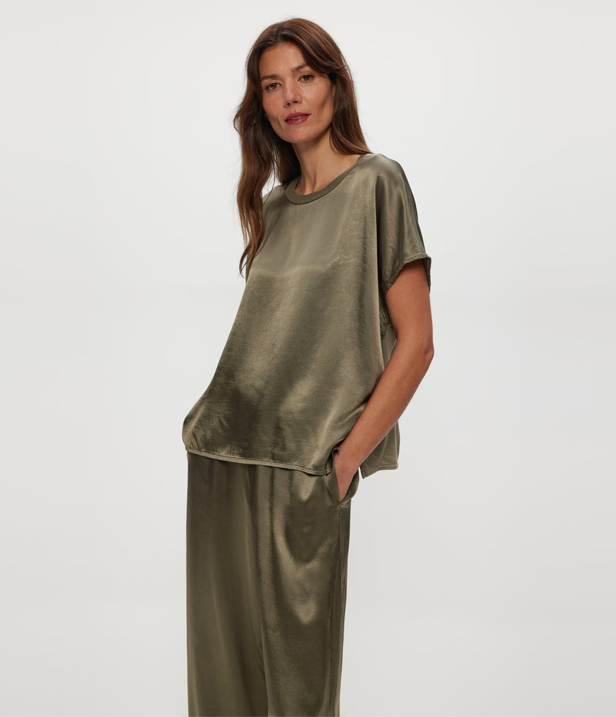 FLOW TEE in Olive Green Close Up View #OLIVE