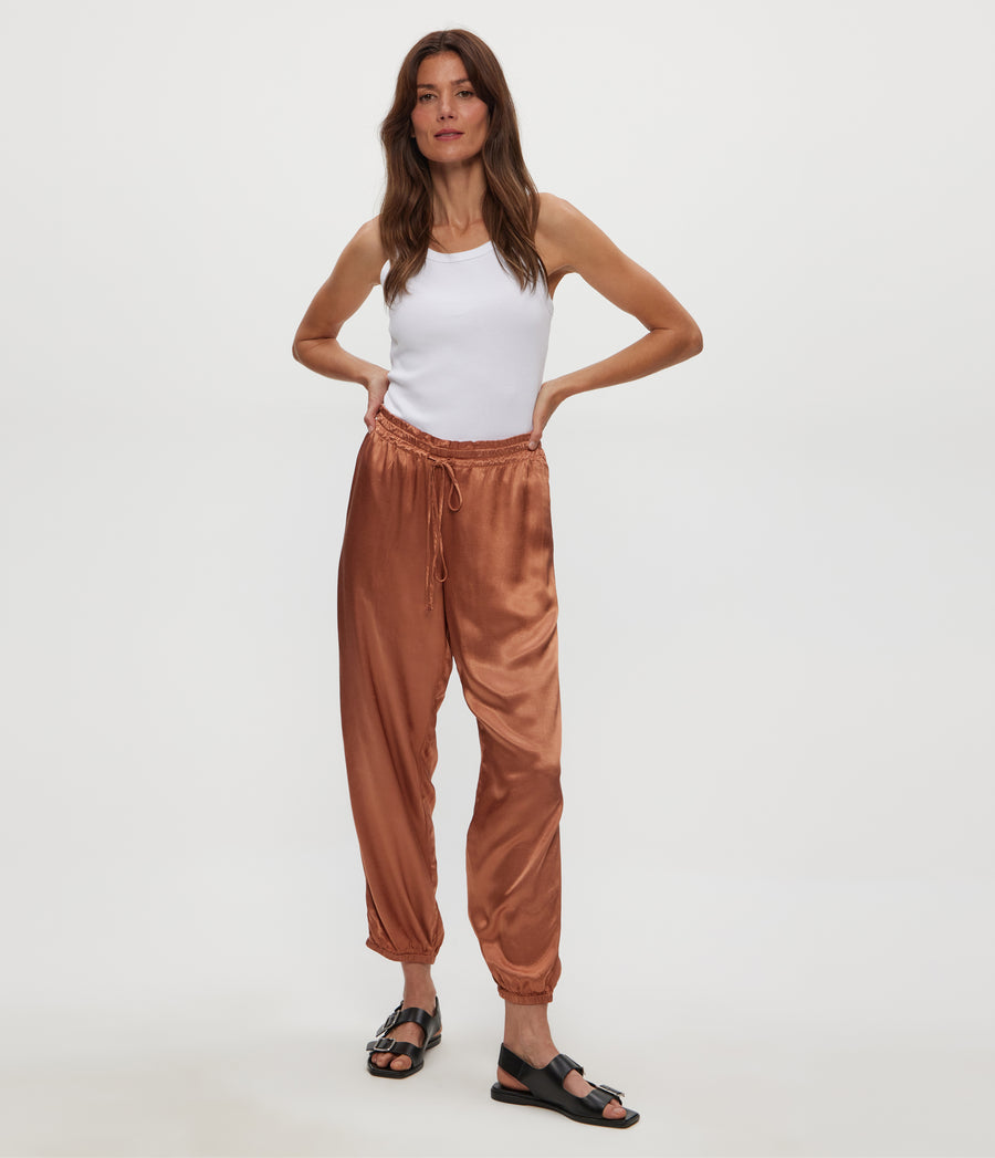 PIXIE JOGGER in TERRA Orange Close Up View #TERRA