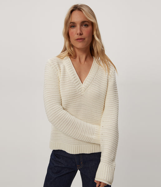 Linda V-Neck Pullover