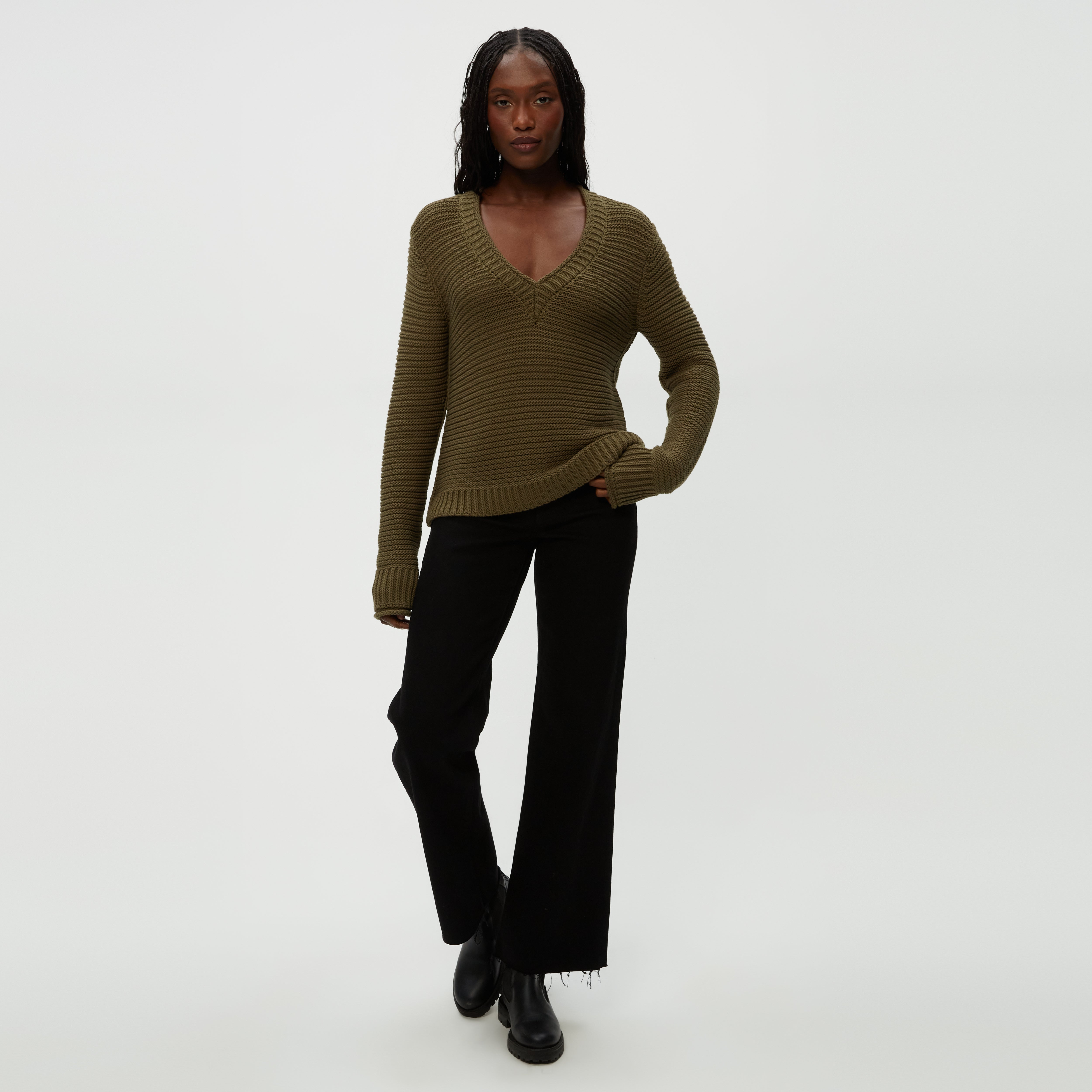 Linda V-Neck Pullover