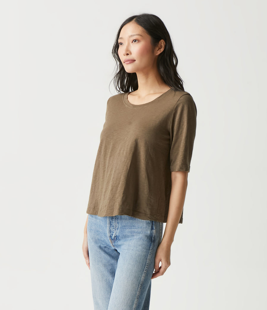 Dua Supima Tee in Dolma Green Side View #DOLMA