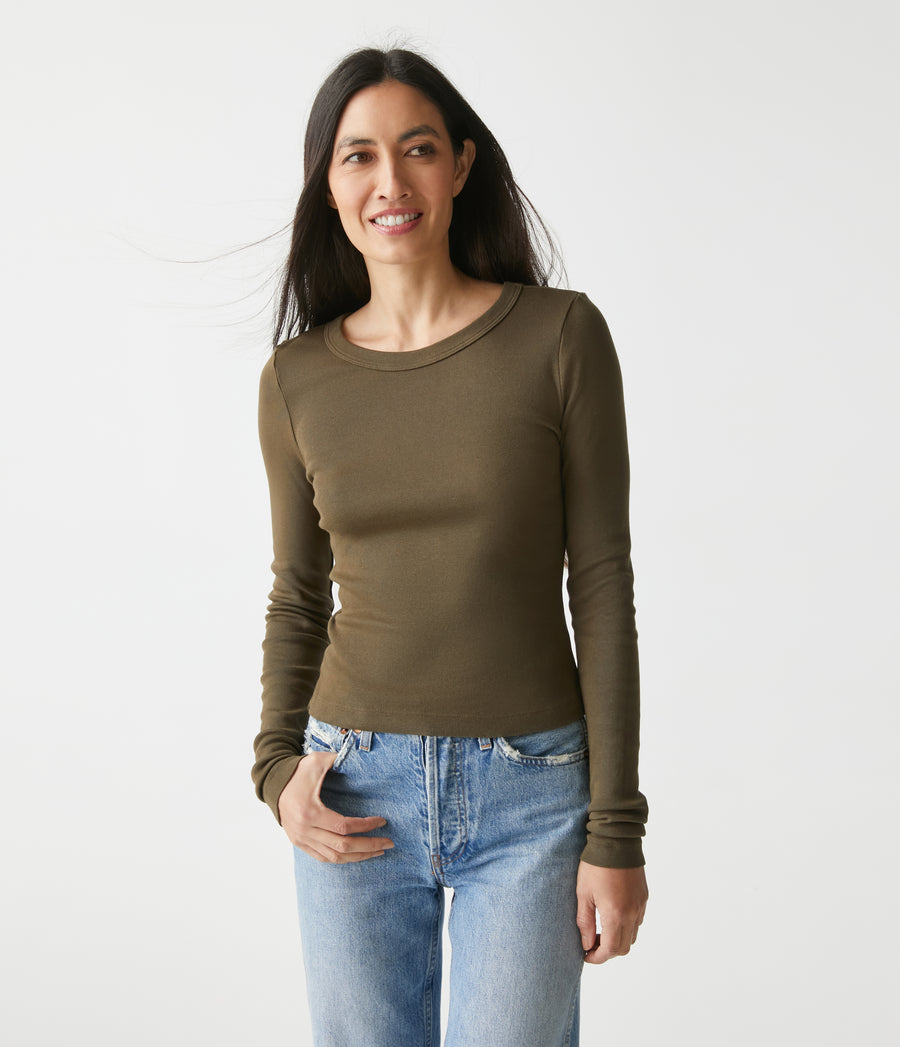 Orion Cropped Tee in Dolma Green Close Up View #DOLMA